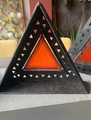 Apliques de pared triangulares. 2Ud