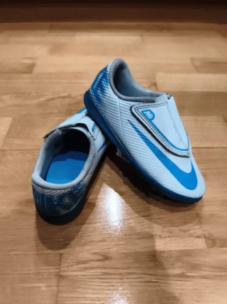 Botas fútbol multitacos Nike Talla 27.5