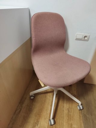 Silla de escritorio Ikea rosa y blanca