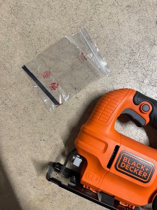 Sierra de calar Black+Decker 400W