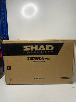 : Baúl SHAD TERRA TR46 Negro + Platina