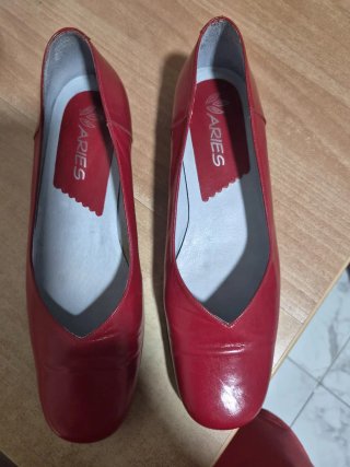 Zapatos rojos Aries sin usar