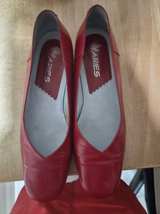 Zapatos rojos Aries sin usar