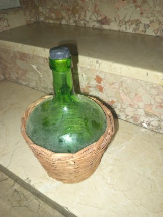 Garrafa antigua de vino verde