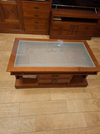 Mesa de centro de madera y cristal
