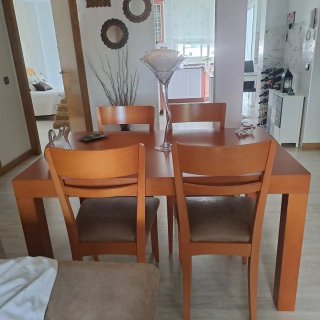 Mesa de comedor y 4 sillas madera