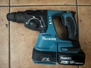Taladro Percutor Makita DHR242 + Batería 5.0Ah