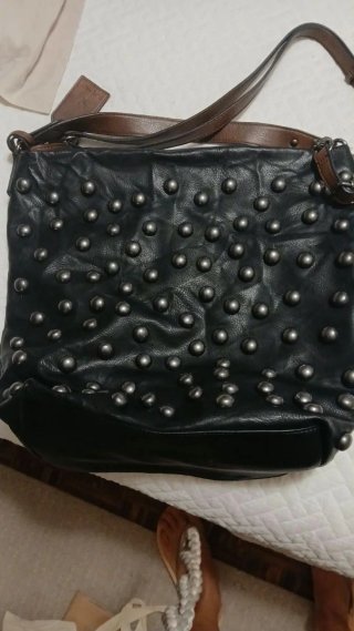 Bolso  tachas negro y plateado