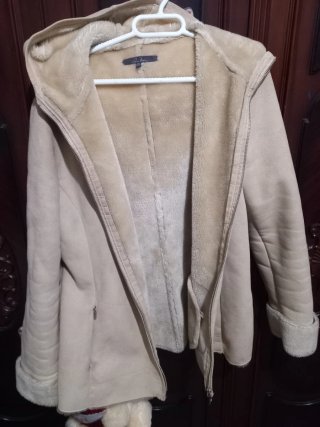 Abrigo  Talla L Beige con Capucha