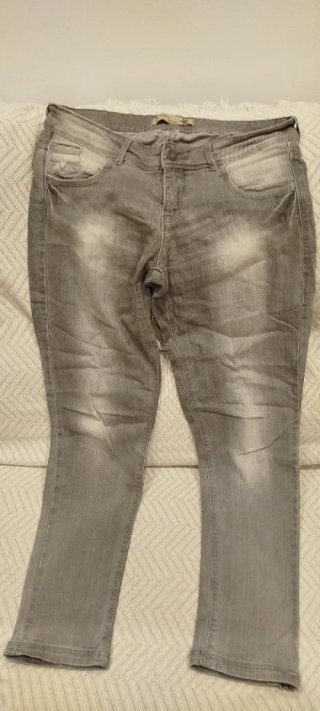 Pantalón vaquero pitillo gris elástico