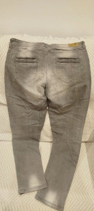 Pantalón vaquero pitillo gris elástico