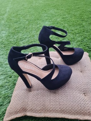 Zapatos de tacón negros