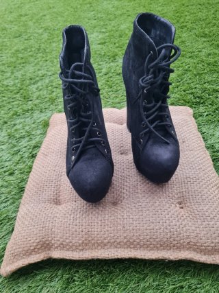 Zapatos de tacón negros