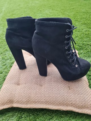 Zapatos de tacón negros