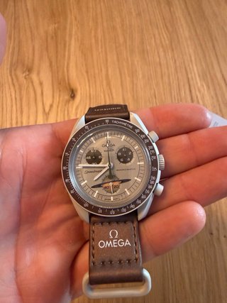 Omega x Swatch Mission to Saturn Marrón