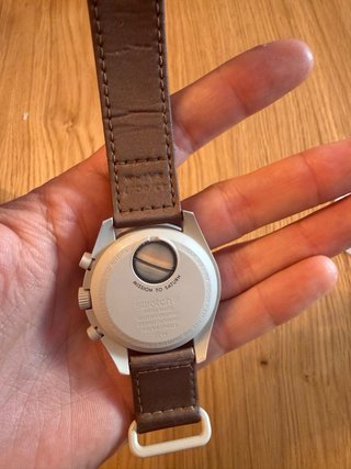 Omega x Swatch Mission to Saturn Marrón