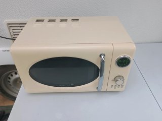Microondas Tarrington House MWDC6720 color crema