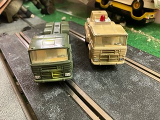 2 Camiones Pegaso Mira 1:64 Militar