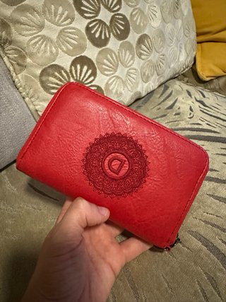 Cartera Desigual Roja con bordado