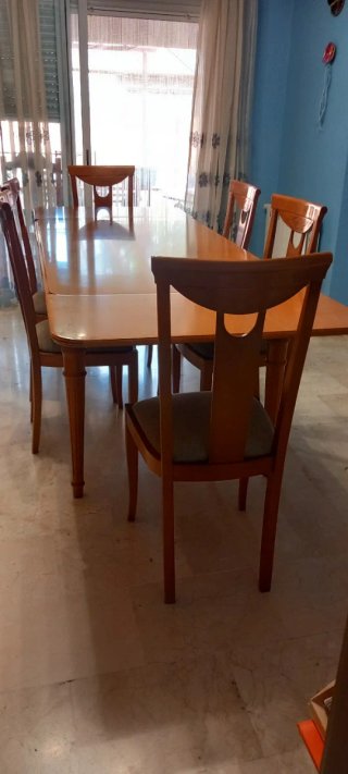 Mesa extensible de comedor y 8 sillas madera