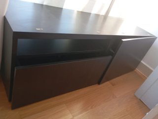 Mueble bajo TV Ikea madera oscuro