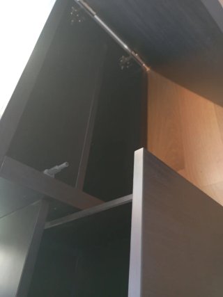 Mueble bajo TV Ikea madera oscuro