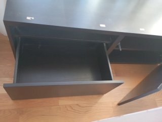 Mueble bajo TV Ikea madera oscuro