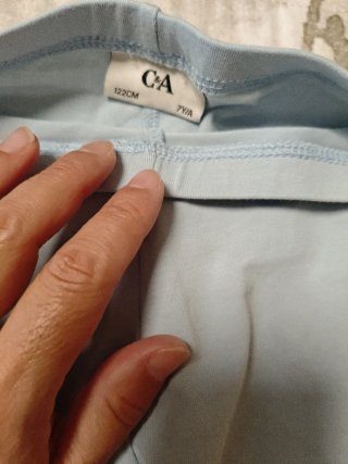 Pantalón pirata C&A azul con encaje nuevo