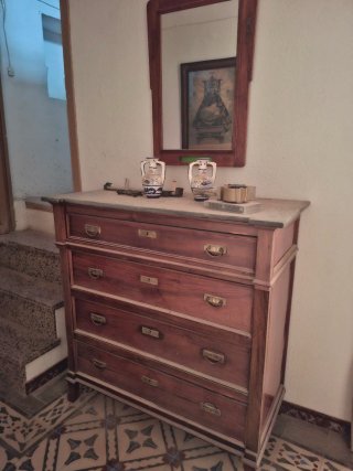 Mesa de madera antigua