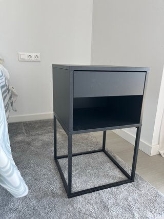 Mesita de noche IKEA VIKHAMMER negra