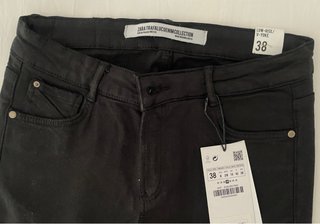 Pantalón vaquero Zara negro  (Talla mas pequeño)