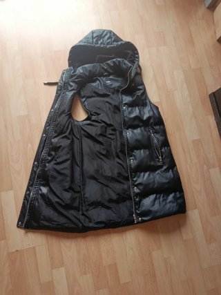 Chaleco largo efecto piel ZARA con capucha