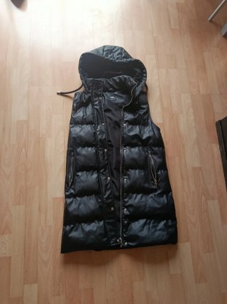 Chaleco largo efecto piel ZARA con capucha
