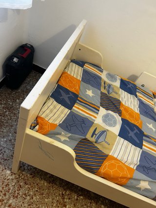 Cama infantil blanca IKEA
