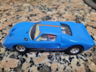FORD GT 40 SCALEXTRIC. COCHE MUY CUIDADO