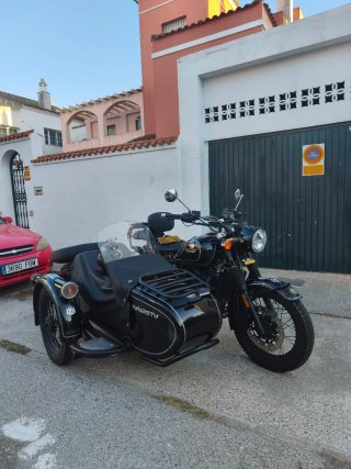 Chang Jiang 650B Moto con Sidecar Negra. Dynasty.