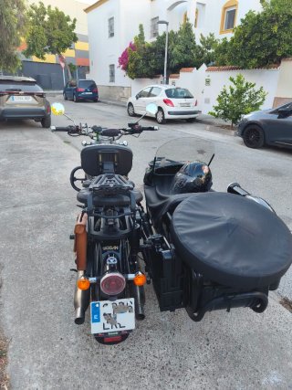 Chang Jiang 650B Moto con Sidecar Negra. Dynasty.