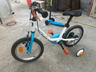 Bici infantil con ruedines y patinete