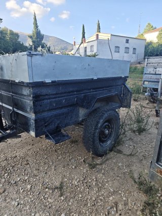 Remolque de carga con cabrestante