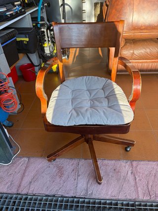 Silla de escritorio madera y cojín beige