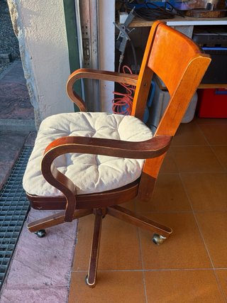 Silla de escritorio madera y cojín beige
