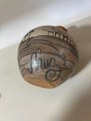 Jarrón artesanal firmado terracota