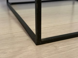 Mesa auxiliar industrial negra maisons du monde