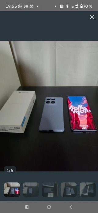 Motorola Edge 70 Fusion azul, con dos fundas