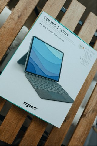 iPad Pro 12.9” M2 + Logitech Combo Touch