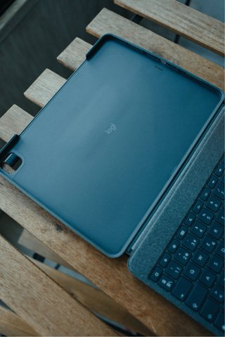 iPad Pro 12.9” M2 + Logitech Combo Touch