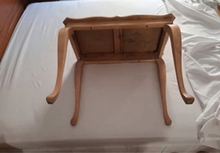 Mesita auxiliar antigua de madera