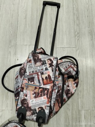 Bolsa de viaje y neceser estampado