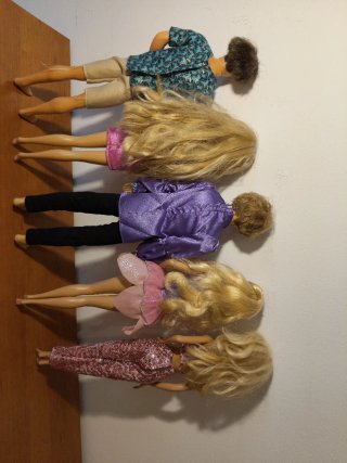 Lote Barbie y familia.