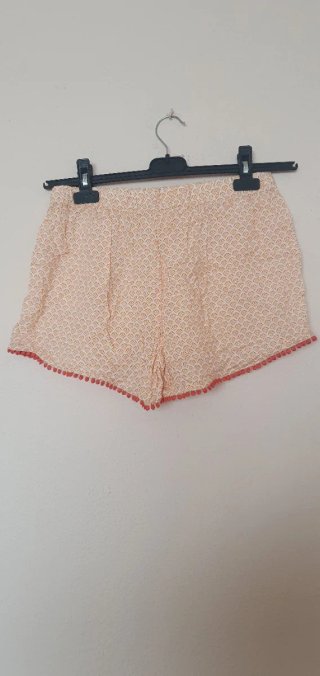 Pantalones cortos con estampado y pompón